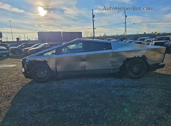 7G2CEHED0SA079712 2025 TESLA CYBERTRUCK Silver Rear view