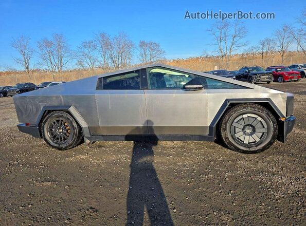 7G2CEHED0SA079712 2025 TESLA CYBERTRUCK Silver Front view