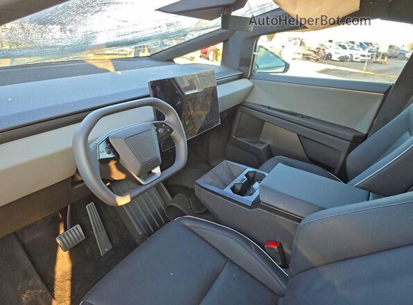 7G2CEHED0SA079712 2025 TESLA CYBERTRUCK Silver Front interior view