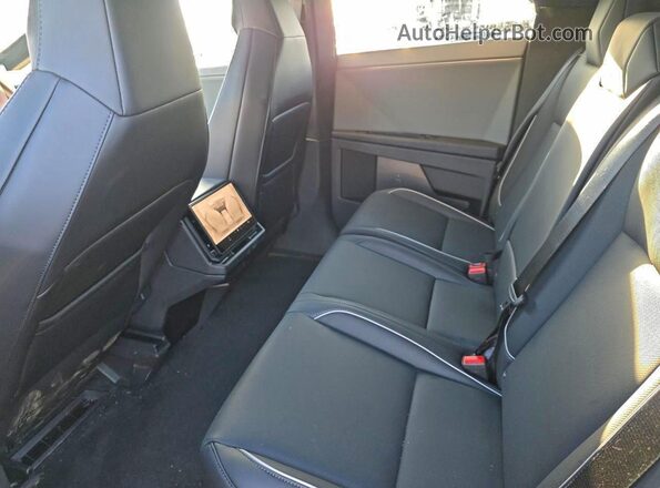 7G2CEHED0SA079712 2025 TESLA CYBERTRUCK Silver Engine compartment view