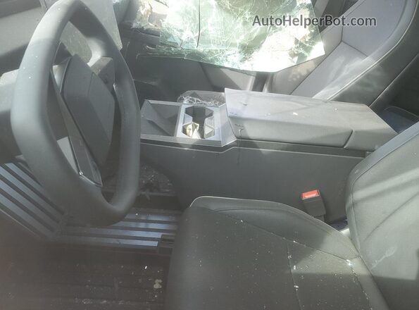 7G2CEHED2RA043031 2024 TESLA CYBERTRUCK Silver Vista interior delantera