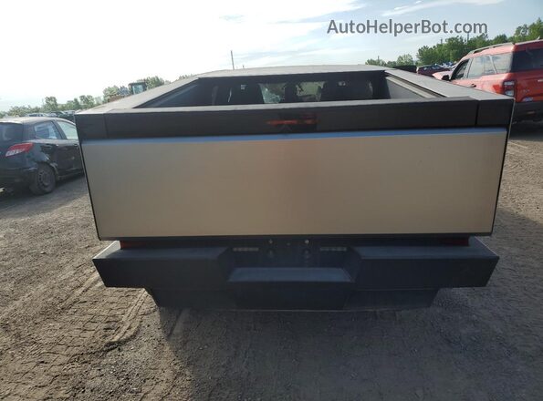 7G2CEHED2RA043031 2024 TESLA CYBERTRUCK Silver Vista trasera