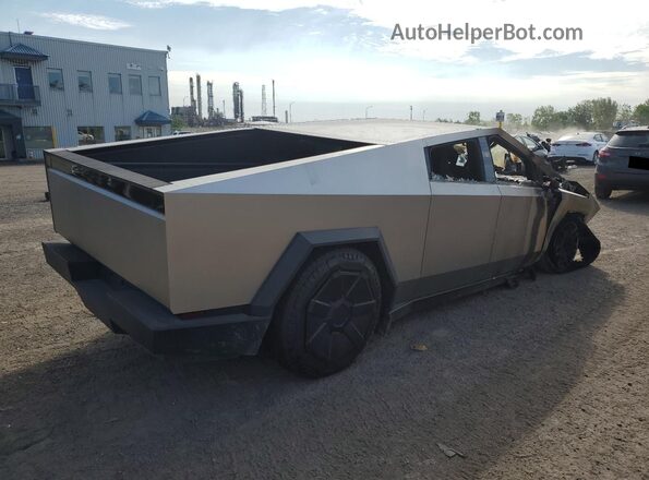 7G2CEHED2RA043031 2024 TESLA CYBERTRUCK Silver Trasero derecho