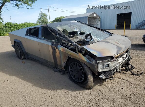 7G2CEHED2RA043031 2024 TESLA CYBERTRUCK Silver Delantero derecho