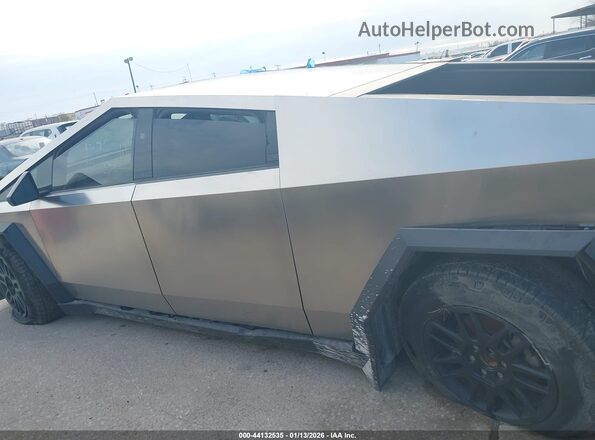 7G2CEHED2SA066444 2025 TESLA CYBERTRUCK Gray Rear interior view