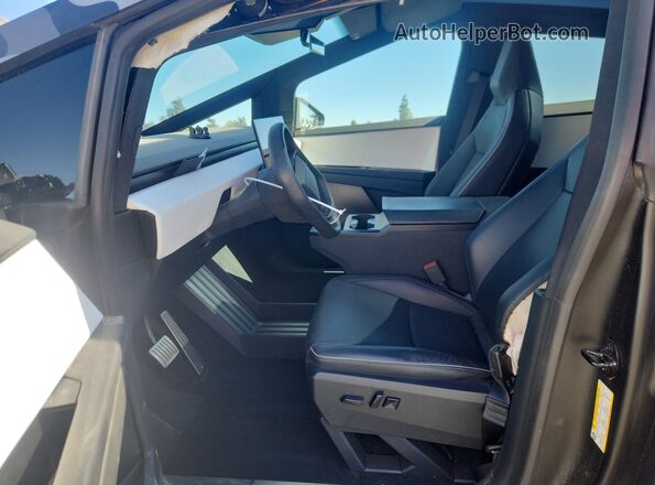 7G2CEHED3RA019188 2024 TESLA CYBERTRUCK Silver Вид салону спереду