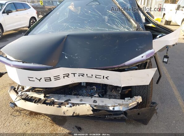 7G2CEHED3SA067943 2025 TESLA CYBERTRUCK White Widok z przodu