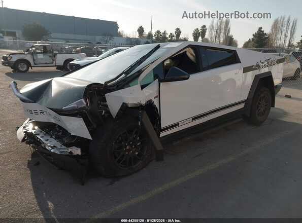 7G2CEHED3SA067943 2025 TESLA CYBERTRUCK White Przód lewy