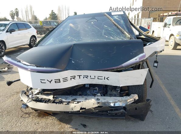 7G2CEHED3SA067943 2025 TESLA CYBERTRUCK White Widok deski rozdzielczej
