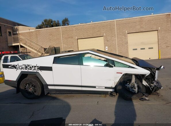 7G2CEHED3SA067943 2025 TESLA CYBERTRUCK White Widok zestawu wskaźników