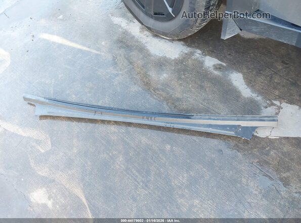 7G2CEHED5RA048417 2024 TESLA CYBERTRUCK Silver ხელსაწყოთა პანელის ხედი