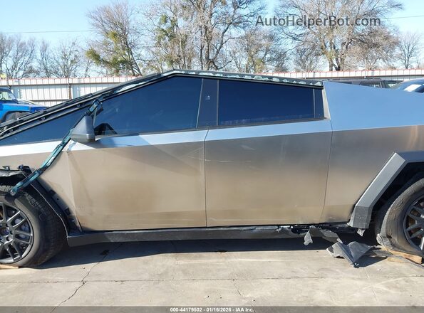 7G2CEHED5RA048417 2024 TESLA CYBERTRUCK Silver 