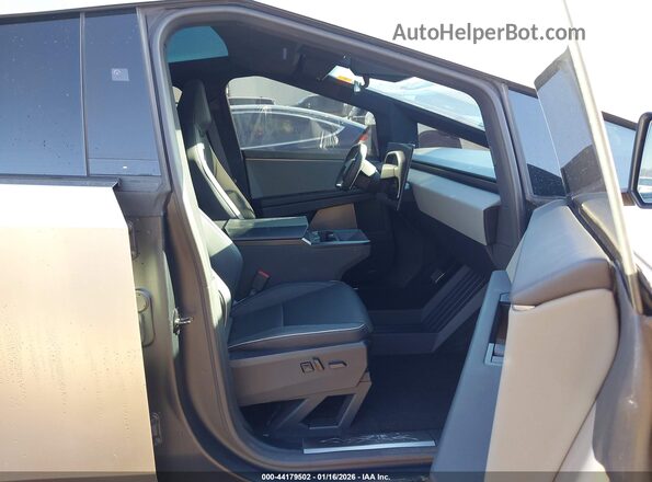7G2CEHED5RA048417 2024 TESLA CYBERTRUCK Silver წინა სალონის ხედი