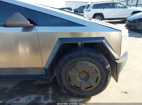 7G2CEHED5RA048417 2024 TESLA CYBERTRUCK Silver 
