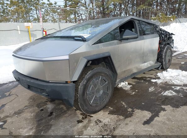 7G2CEHED6RA053058 2024 TESLA CYBERTRUCK Silver Передня ліва чверть