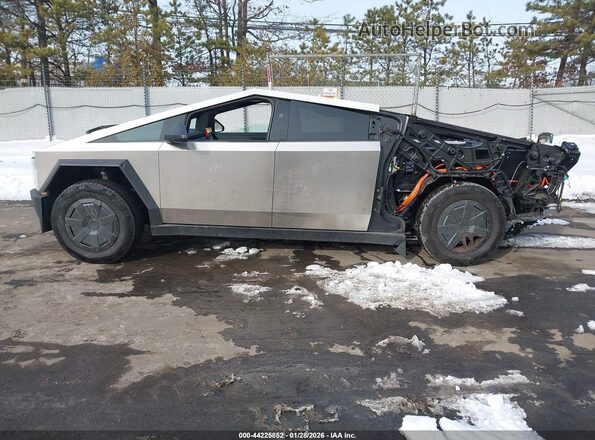 7G2CEHED6RA053058 2024 TESLA CYBERTRUCK Silver Панорамний вид салону 360°