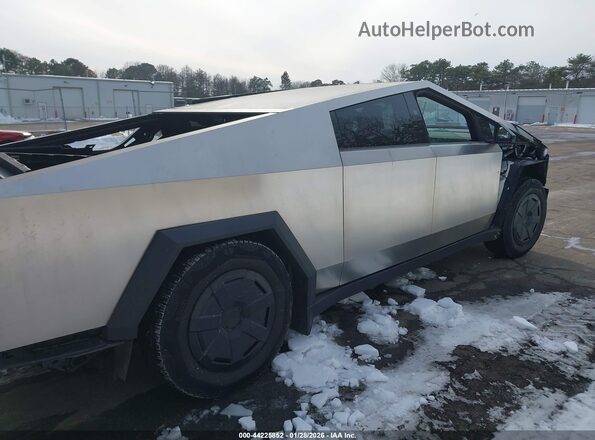 7G2CEHED6RA053058 2024 TESLA CYBERTRUCK Silver Вид задньої частини салону
