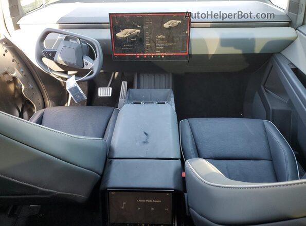 7G2CEHED7SA071428 2025 TESLA CYBERTRUCK Silver წინა პანელის ხედი