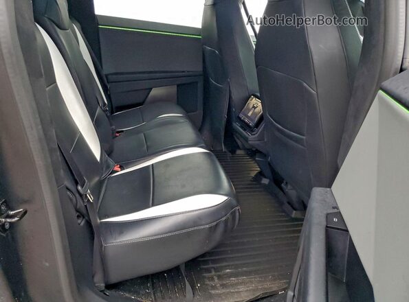 7G2CEHED8RA028338 2024 TESLA CYBERTRUCK Green Հետևի նստատեղերի տեսք