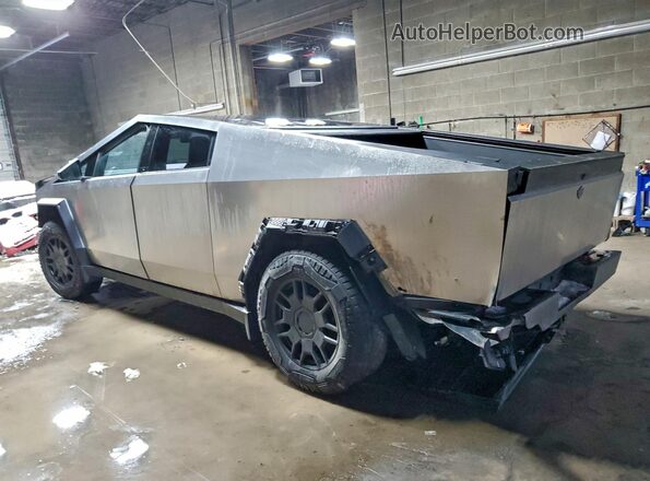 7G2CEHEDXRA003232 2024 TESLA CYBERTRUCK Серебряный Задняя левая четверть