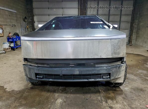 7G2CEHEDXRA003232 2024 TESLA CYBERTRUCK Серебряный Вид спереди