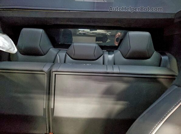 7G2CEHEDXRA003232 2024 TESLA CYBERTRUCK Серебряный Вид задних сидений