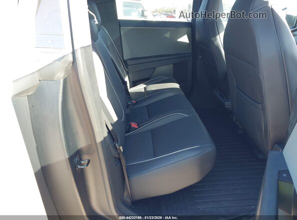 7G2CEHEDXRA035498 2024 TESLA CYBERTRUCK Серебряный Вид наклейки с VIN-кодом