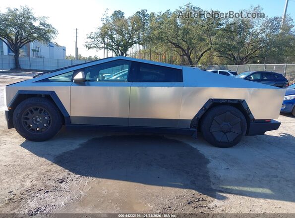 7G2CEHEDXRA035498 2024 TESLA CYBERTRUCK Серебряный Вид задней части салона