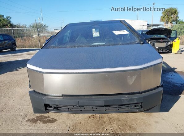 7G2CEHEDXRA035498 2024 TESLA CYBERTRUCK Серебряный Вид панели приборов