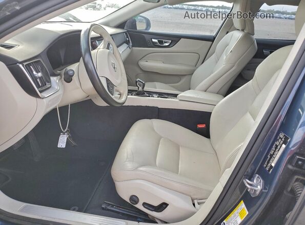 7JR102FK7LG041909 2020 VOLVO S60 Blue წინა სალონის ხედი