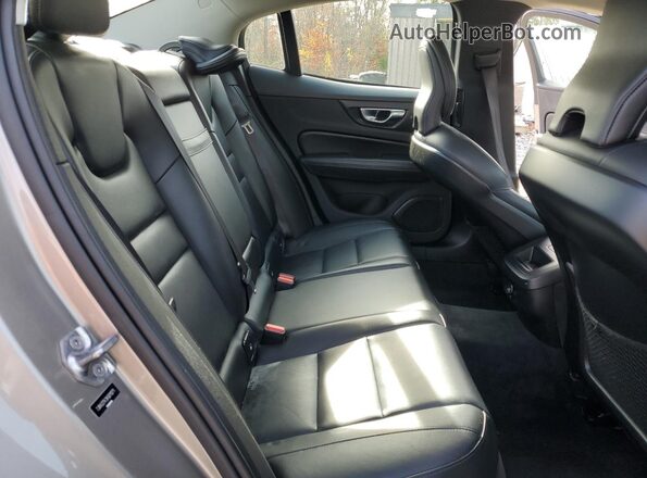 7JRA22TK3KG011271 2019 VOLVO S60 Gray 