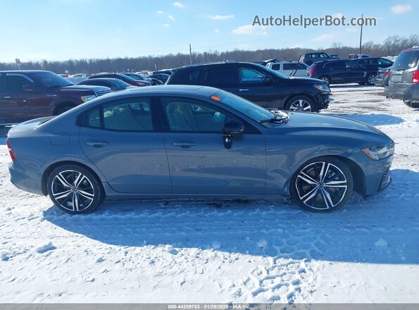 7JRH60FM6RG303169 2024 VOLVO S60 RECHARGE PLUG-IN HYBRID Blue Widok wnętrza z tyłu