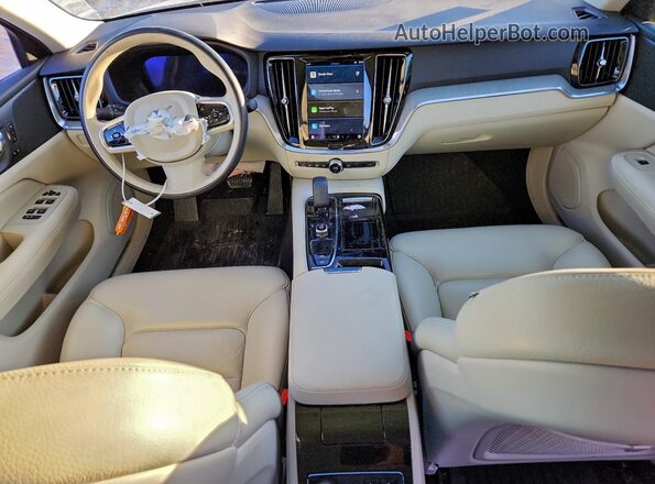 7JRH60FW7PG249072 2023 VOLVO S60 Silver Вид панелі приладів