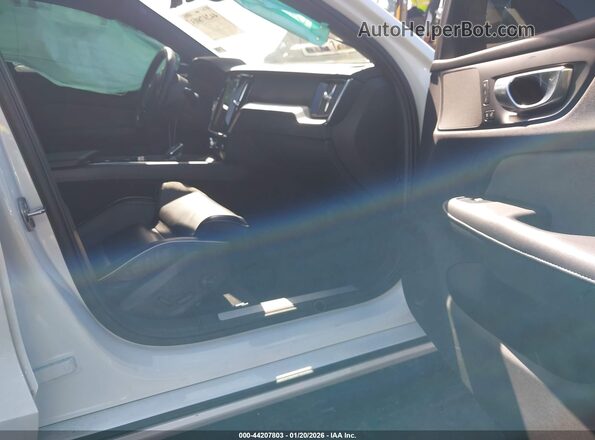 7JRL12FH5RG290339 2024 VOLVO S60 White Vista interior delantera