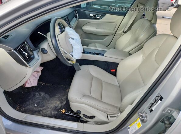 7JRL12FL1RG299253 2024 VOLVO S60 Silver Սալոնի դիմացի տեսք