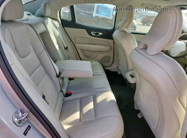 7JRL12FL1RG299253 2024 VOLVO S60 Silver Հետևի նստատեղերի տեսք