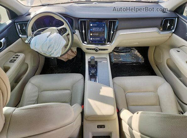 7JRL12FL1RG299253 2024 VOLVO S60 Silver Առջևի վահանակի տեսք