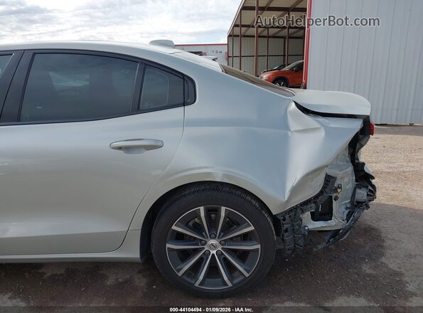7JRL12FZXNG157854 2022 VOLVO S60 Silver Вид спереду