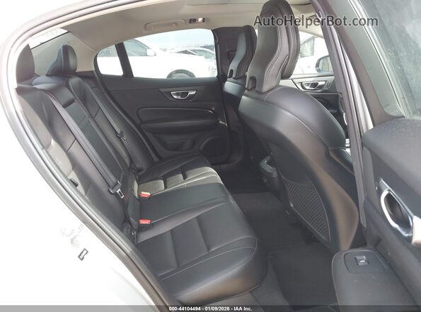7JRL12FZXNG157854 2022 VOLVO S60 Silver Вид наклейки з VIN-кодом