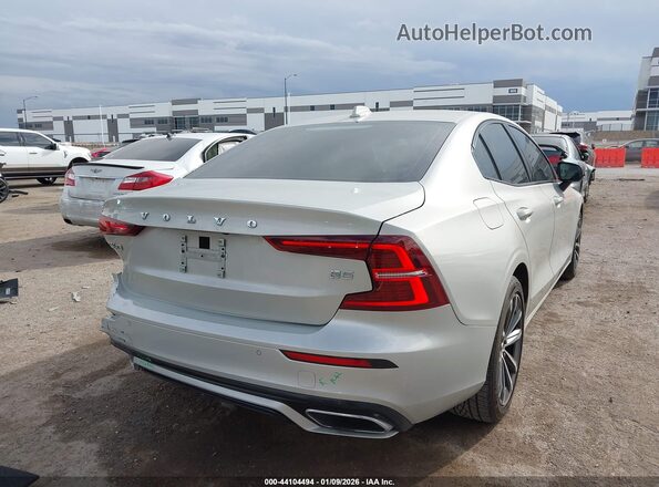 7JRL12FZXNG157854 2022 VOLVO S60 Silver Задня права чверть