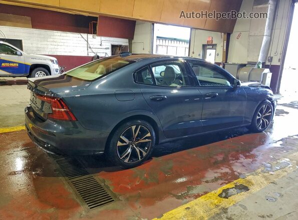 7JRL12GC3SG364527 2025 VOLVO S60 Серый Задняя правая четверть