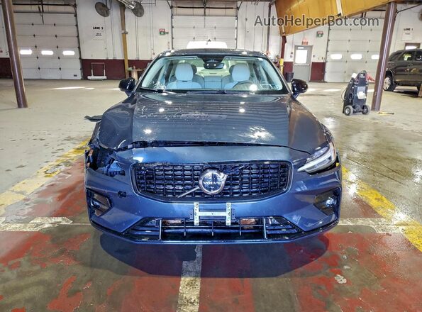 7JRL12GC3SG364527 2025 VOLVO S60 Серый Вид спереди