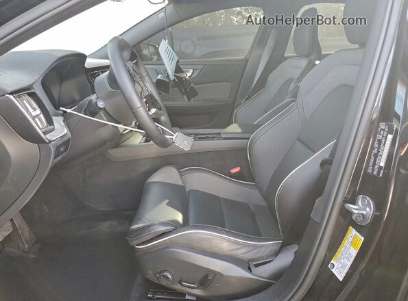 7JRL12TH4RG306700 2024 VOLVO S60 Black Widok wnętrza z przodu