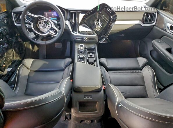 7JRL12TH4RG306700 2024 VOLVO S60 Black Widok deski rozdzielczej