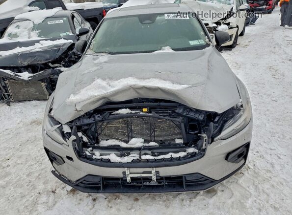 7JRL12TK0RG296307 2024 VOLVO S60 Silver Widok z przodu