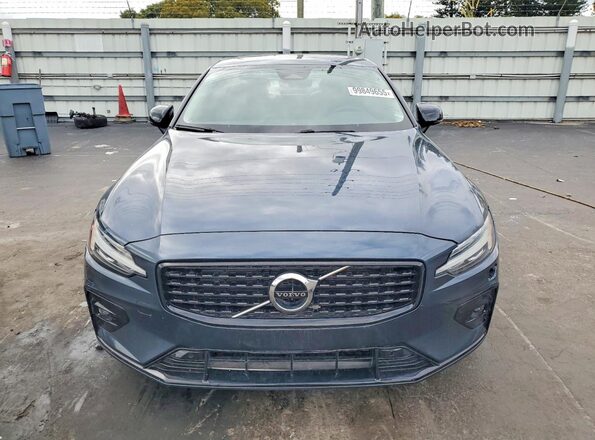 7JRL12TK7RG296319 2024 VOLVO S60 Серый Вид спереди