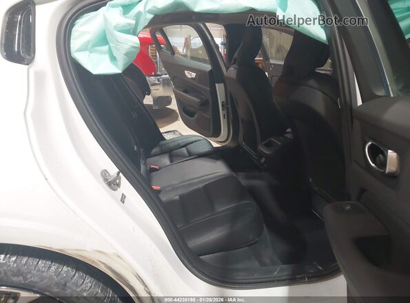 7JRL12TL9RG282690 2024 VOLVO S60 White Widok naklejki z numerem VIN