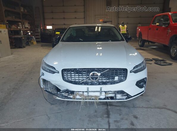 7JRL12TL9RG282690 2024 VOLVO S60 White Widok zestawu wskaźników