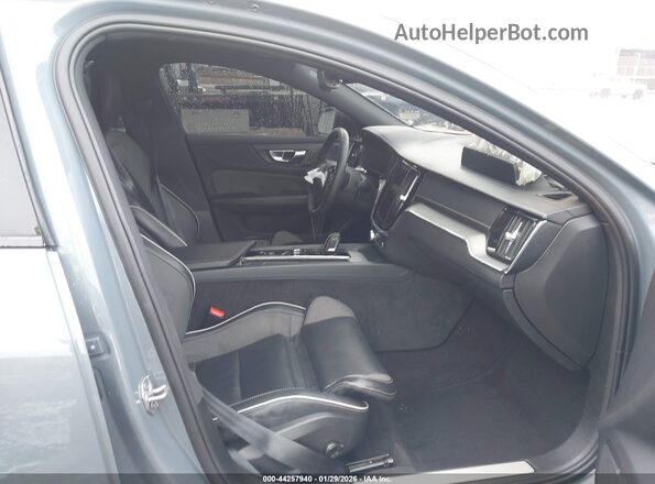 7JRL12TM3NG174018 2022 VOLVO S60 Blue Widok wnętrza z przodu