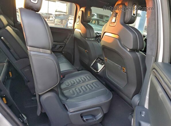 7PDSGABL7NN001733 2022 RIVIAN R1S White უკანა სალონის ხედი